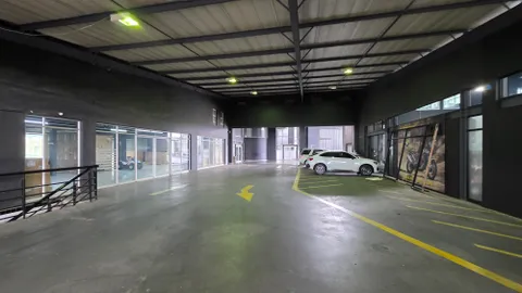 Corner Voortrekker Road & Louis Trichardt Street - Showroom (17)